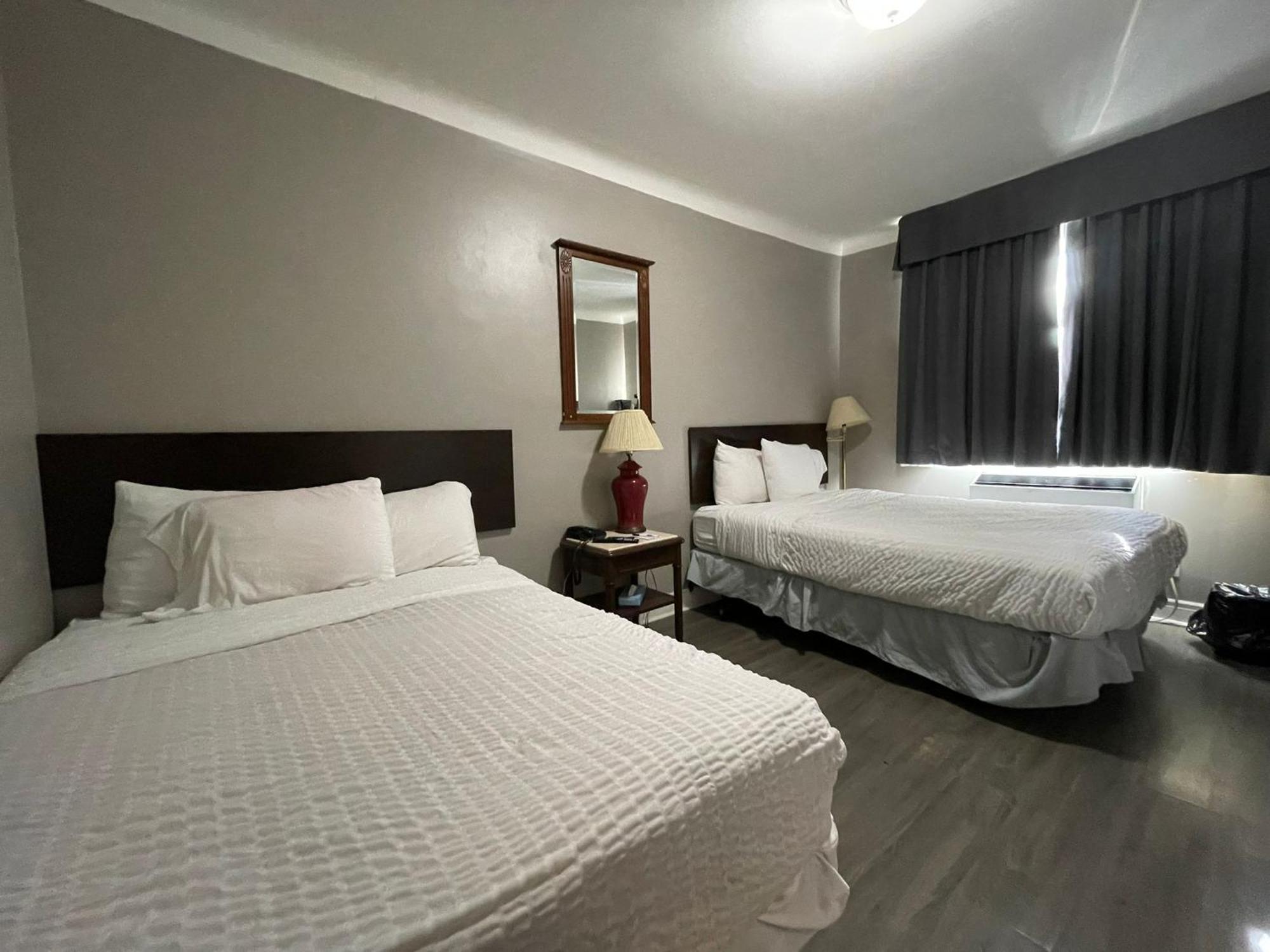 Travelodge By Wyndham London Ontario Exterior photo